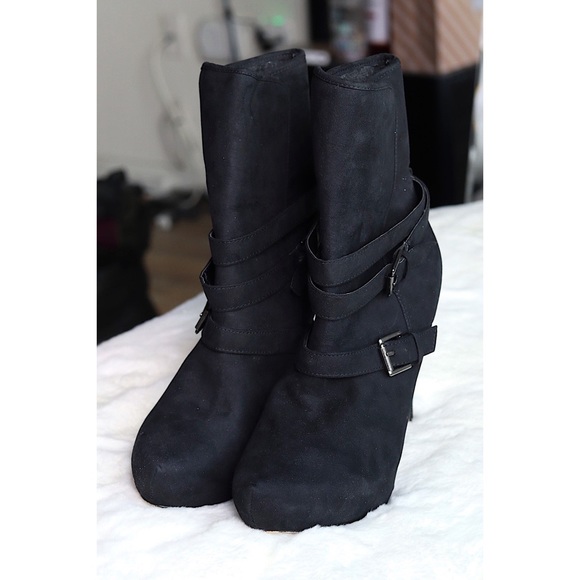 EUC Aldo Black Buckle Heel Boots - Picture 4 of 16